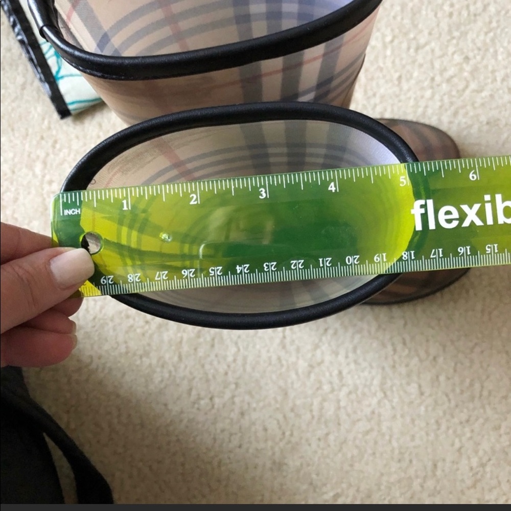 Burberry rain boots - Picture 5 of 6